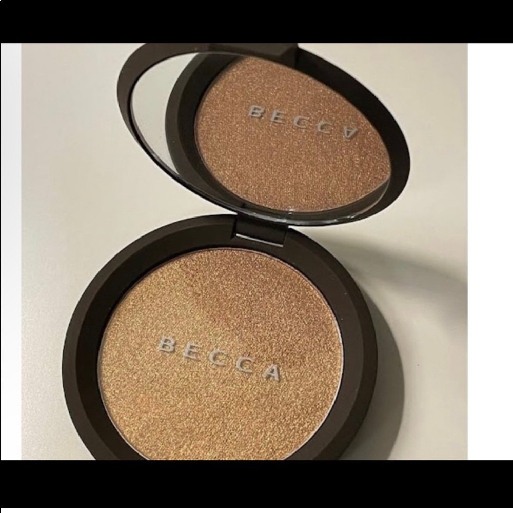 🔥SOLD🔥NEW UNUSED 🪬 BECCA pressed highlight powder in Chocolate Geode